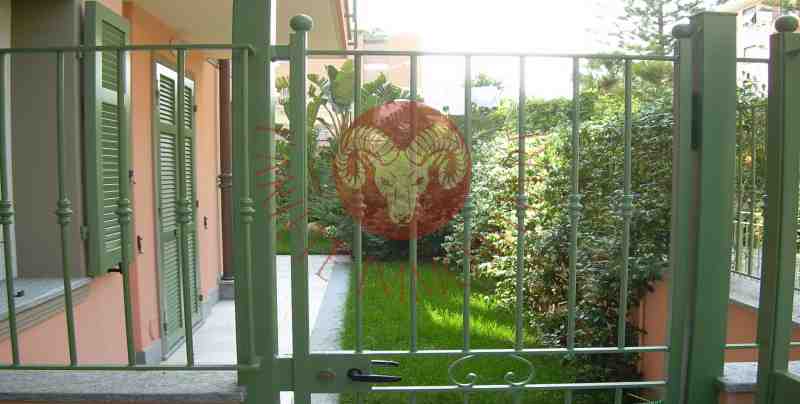 Cancello di entrata pedonale dal giardinetto