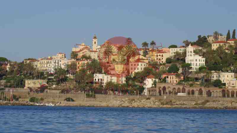 La vecchia Bordighera vista dal mare