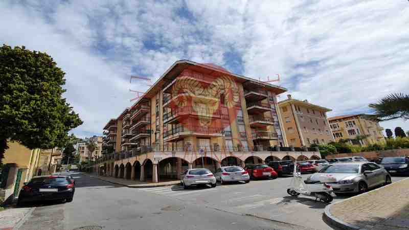 Bordighera, vendesi garage doppio in centro