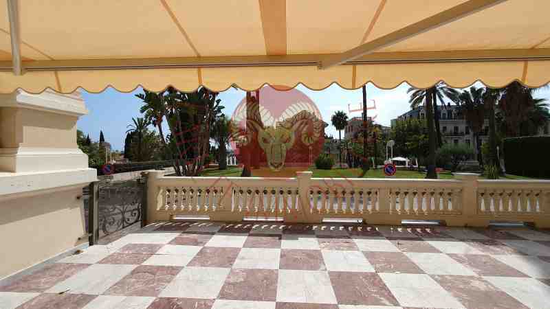 La terrazza fronte giardino