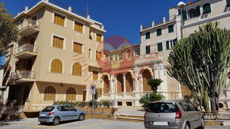 Hotel in piazza a Bordighera Alta