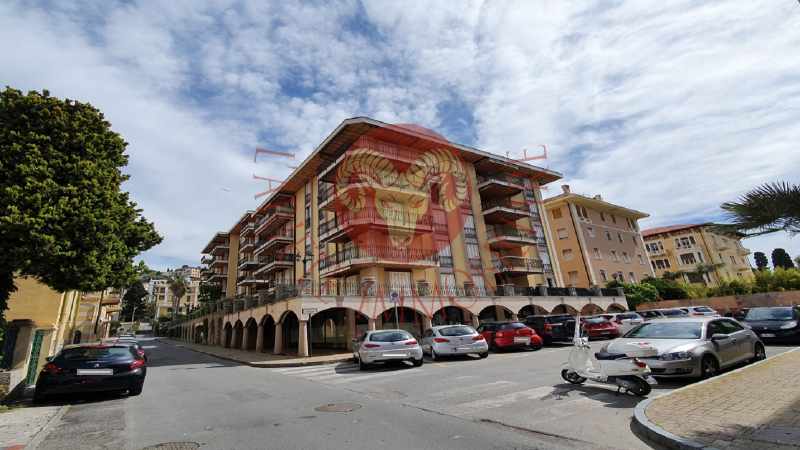 Box auto - Bordighera, vendesi garage doppio in centro